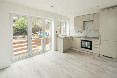 4 bedroom maisonette to rent, London NW5