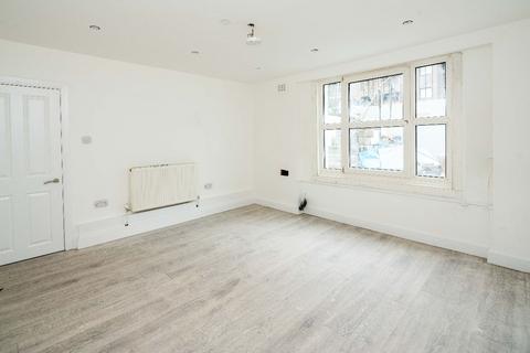 4 bedroom maisonette to rent, London NW5