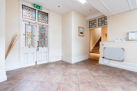 Flat 7, 6 Eaton Crescent, Clifton, Bristol, BS8 2EJ