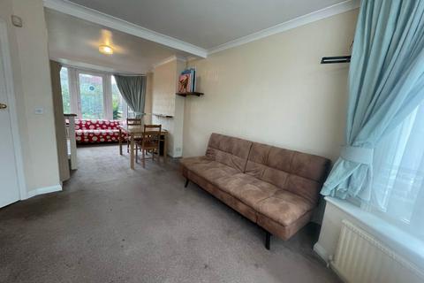 3 bedroom semi-detached house to rent, Angus Gardens, London