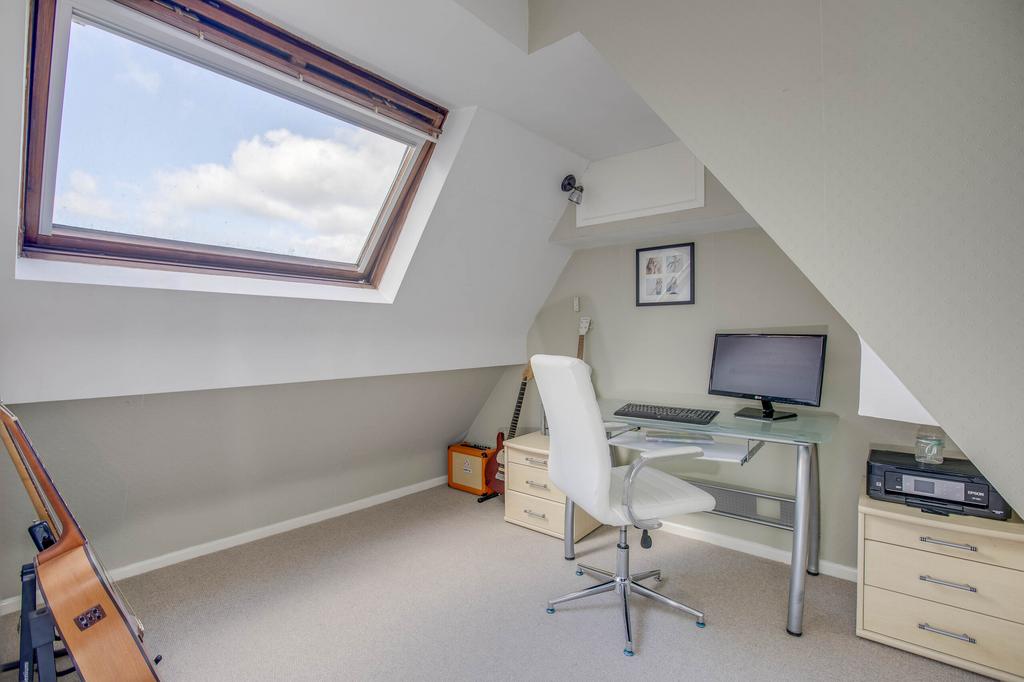 21 Trinity Avenue, SL7 3 AL (LOW RES)-4