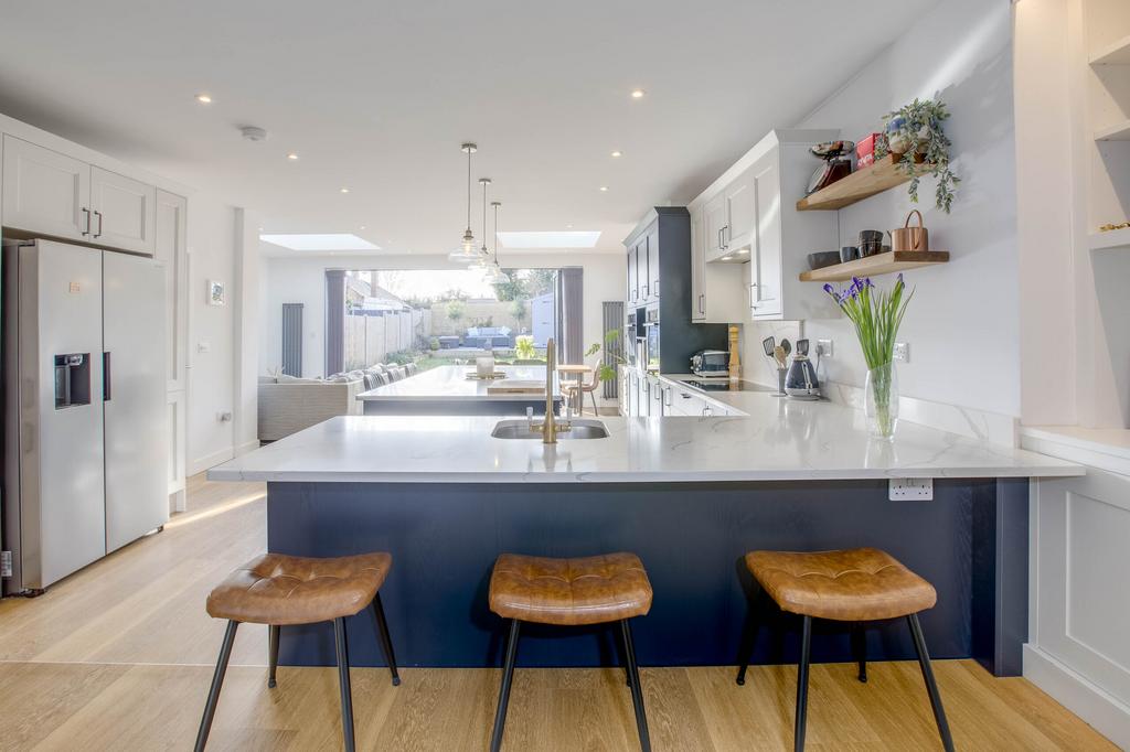 21 Trinity Avenue, SL7 3 AL (LOW RES)-18