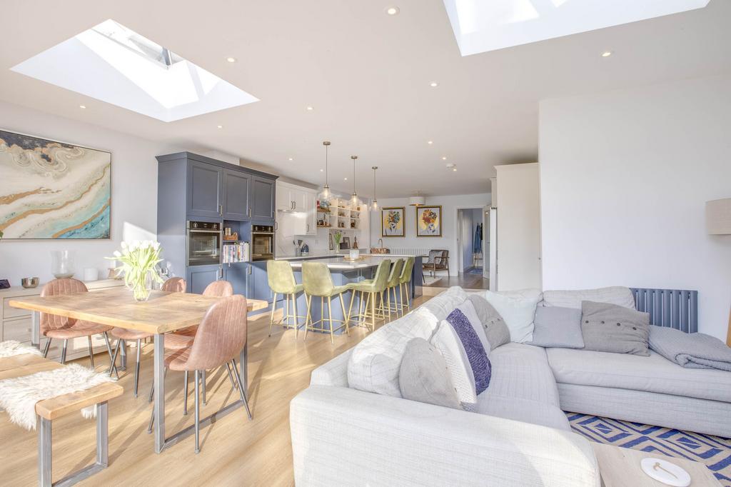 21 Trinity Avenue, SL7 3 AL (LOW RES)-22