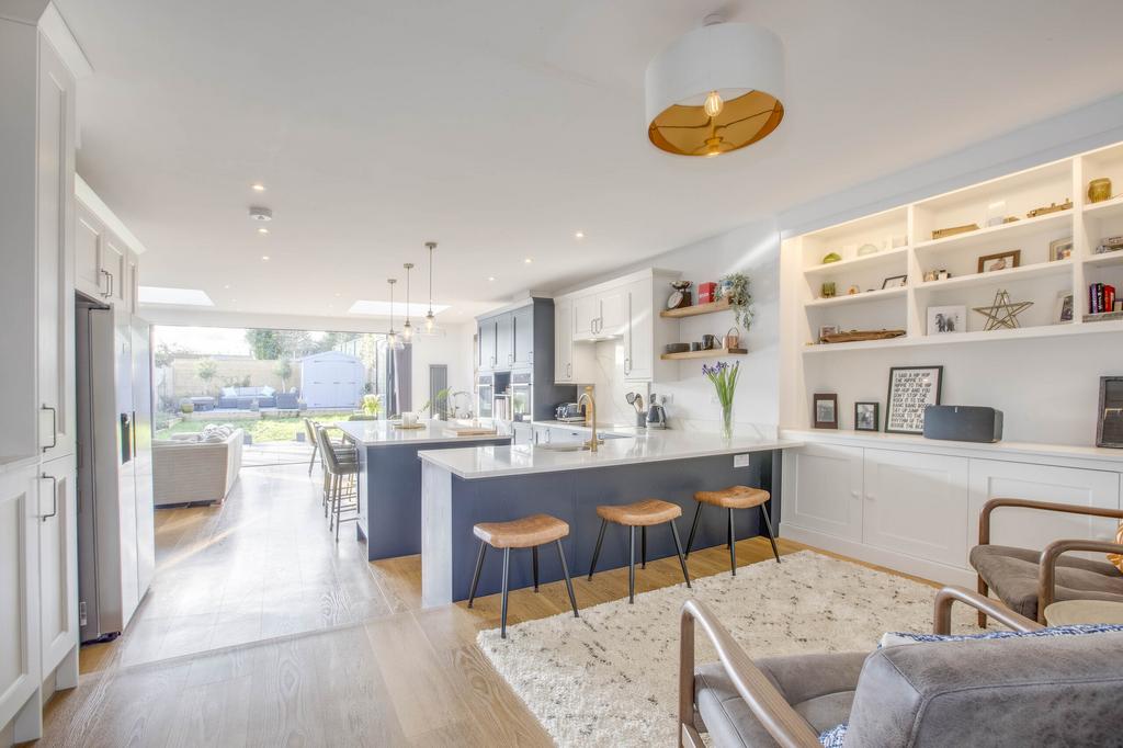 21 Trinity Avenue, SL7 3 AL (LOW RES)-16