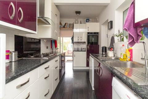 4 bedroom semi-detached house for sale, Broadfields Avenue, Edgware, HA8