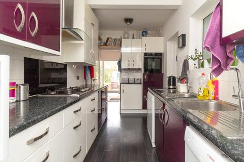 170 Broadfields Avenue, Edgware, HA8 8TF