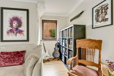 3 bedroom semi-detached house for sale, Harlequin Cl, Isleworth TW7