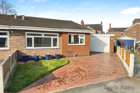 2 bedroom bungalow for sale, Townfield Close, Stoke-on-Trent ST7