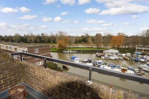 Brentford Dock