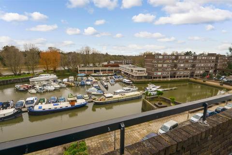 3 bedroom apartment to rent, Brentford Dock