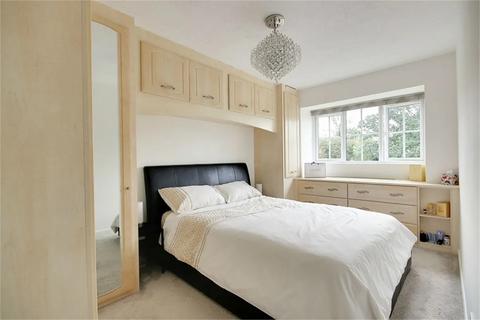 2 bedroom flat to rent, Waverley Road, Enfield EN2