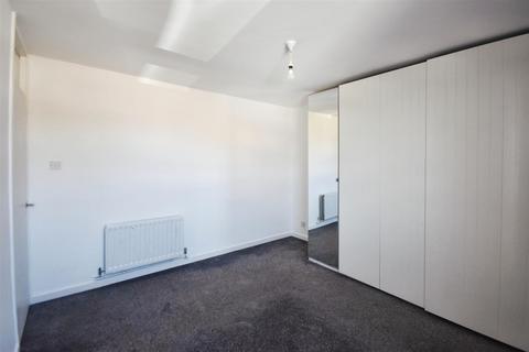 2 bedroom flat to rent, High Street, Brentford