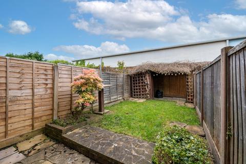 2 bedroom terraced house to rent, Churchfield Road, Reigate, RH2