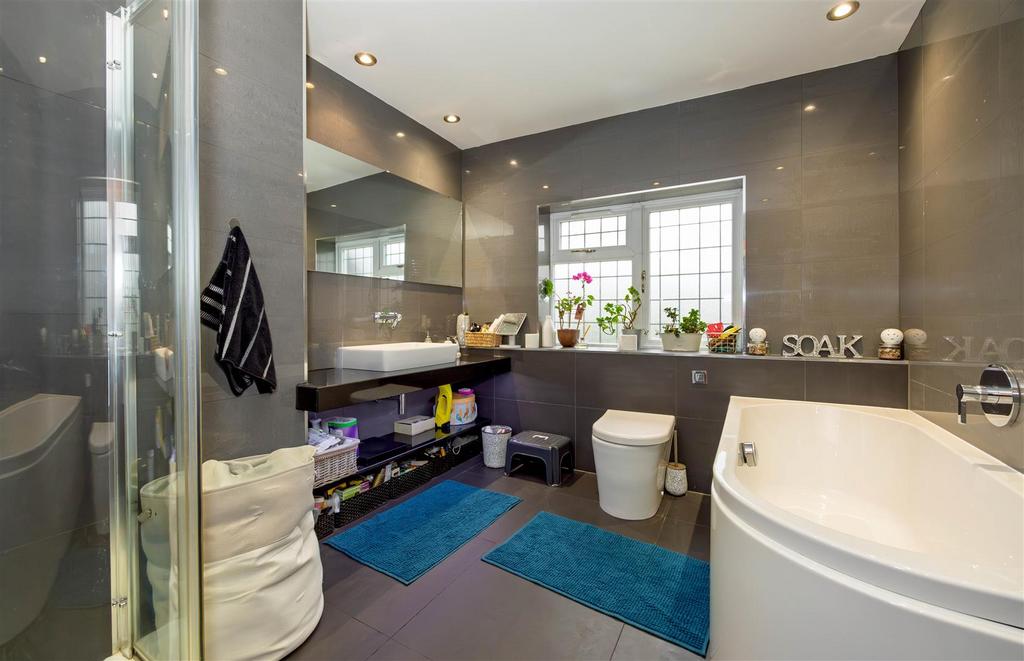 Family bathroom SAPL6242-Enhanced-NR.jpg