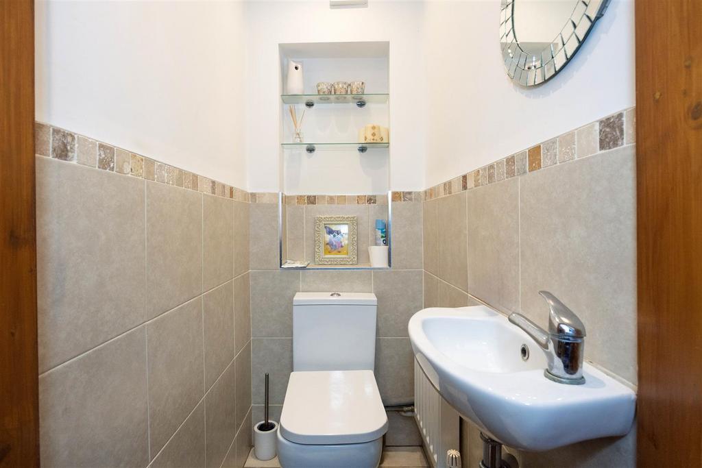 Downstairs toilet SAPL6080.jpg