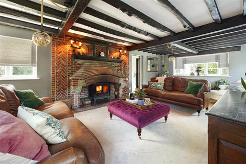4 bedroom detached house for sale, Cobwebs, Kake Street, Waltham