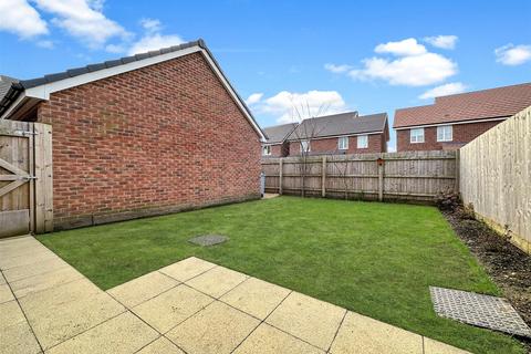 3 bedroom detached house for sale, Crocus Close, Middlebeck, Newark