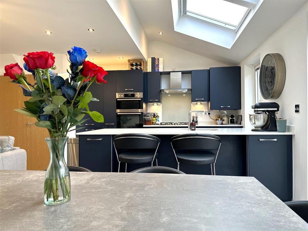 Eye-Catching Kitchen 281