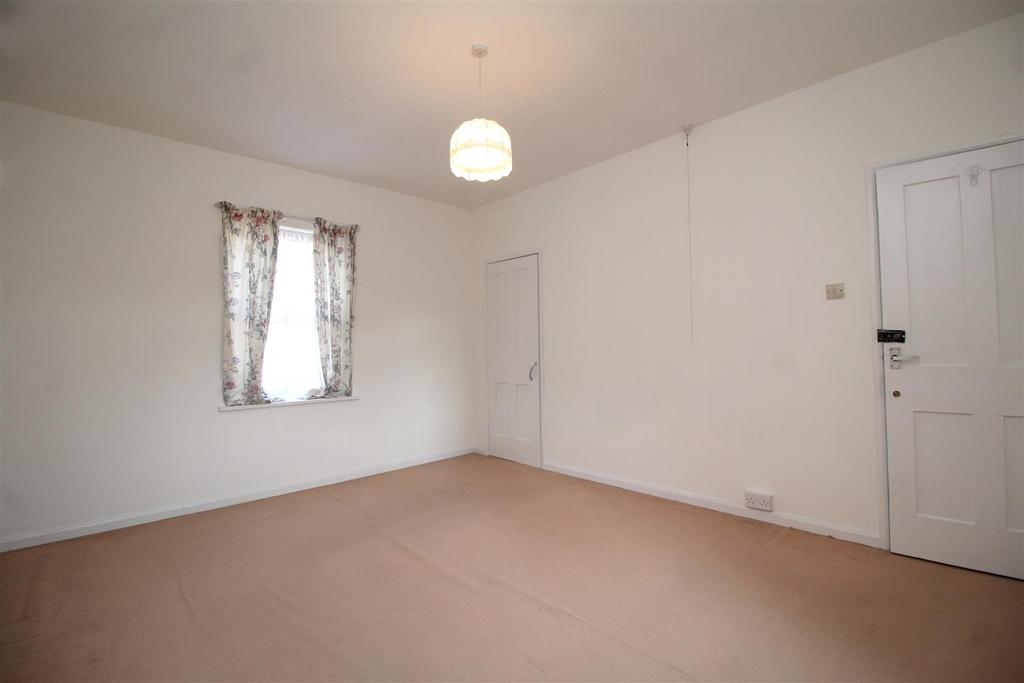 Bedroom 1 .JPG