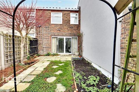3 bedroom terraced house for sale, Harebell Way, Romford