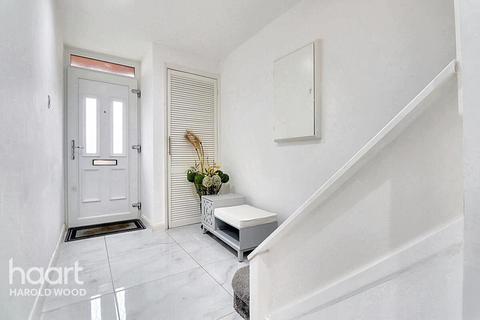 3 bedroom terraced house for sale, Harebell Way, Romford