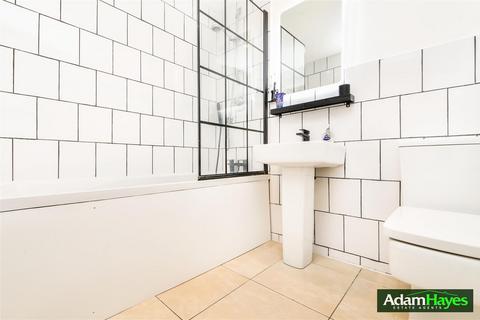 Flat 1, Holdsworth Lodge, 66 Lankaster Gardens, London, N2 9FE