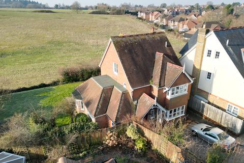 4 bedroom detached house for sale, Smiths Field, Overton RG25