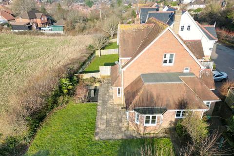 4 bedroom detached house for sale, Smiths Field, Overton RG25