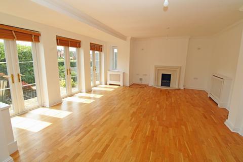 4 bedroom detached house for sale, Smiths Field, Overton RG25