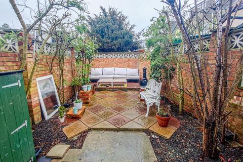2 Melling Street, London, SE18 2EG