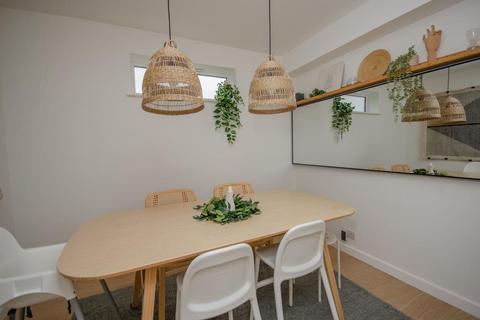 24 Bellevue Close, Bristol, BS15 9UY