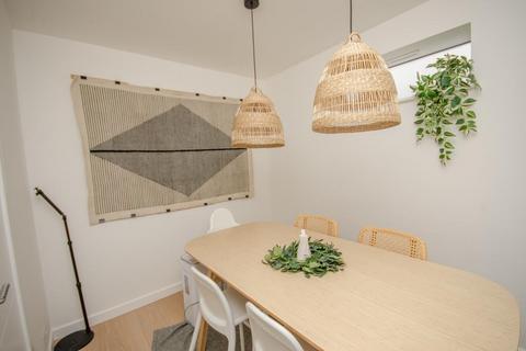 24 Bellevue Close, Bristol, BS15 9UY