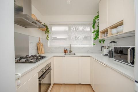 24 Bellevue Close, Bristol, BS15 9UY