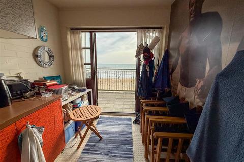 Studio for sale, Overtstrand, Boscombe pier, Boscombe