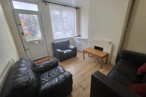 3 bedroom terraced house for sale, Luton LU2