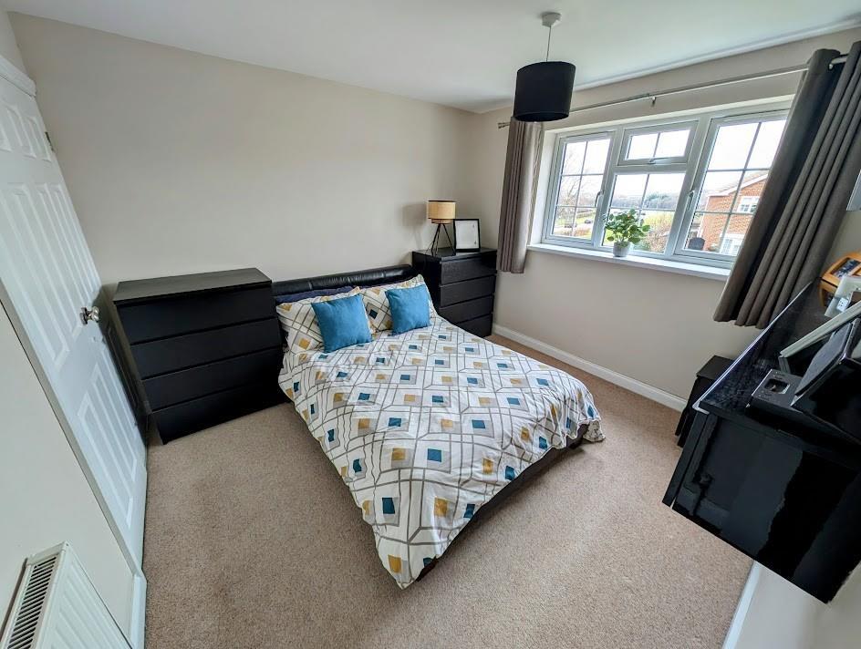 Bed 2.jpg