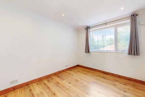 2 bedroom apartment to rent, Uxbridge Road, Stanmore, HA7