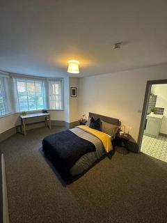 Studio to rent, Princess Royal Terrace, Scarborough