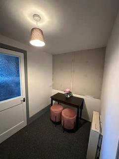 Studio to rent, Princess Royal Terrace, Scarborough