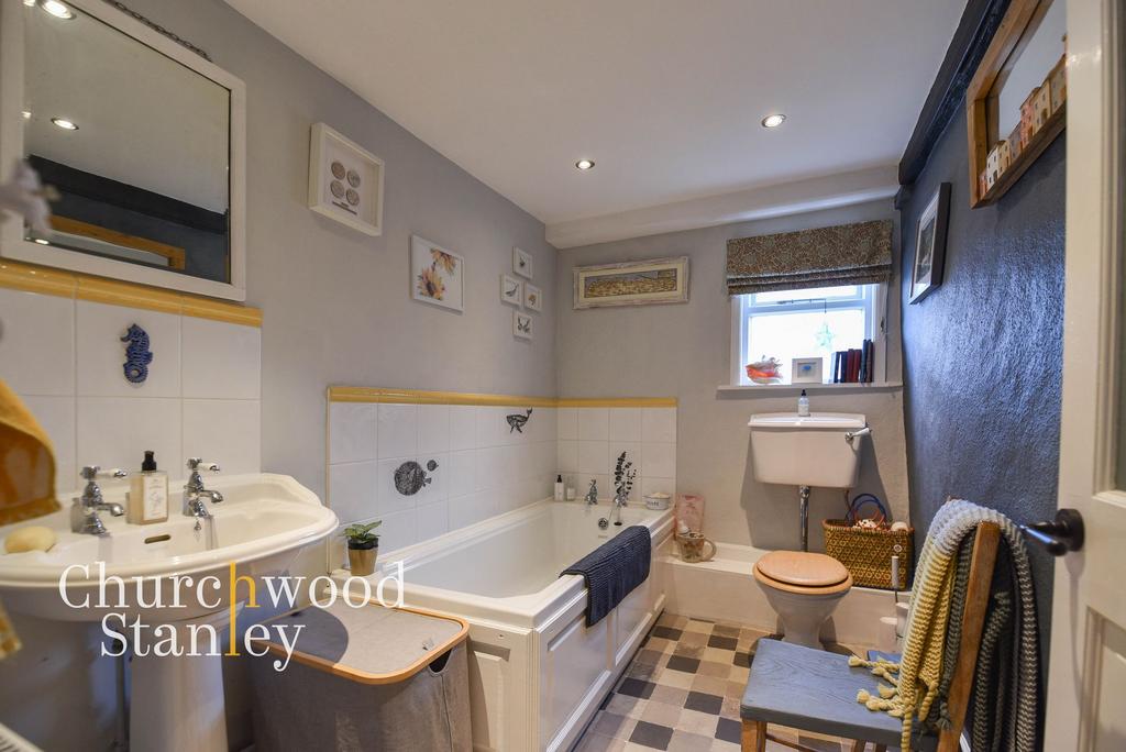 Family bathoom (1st floor)