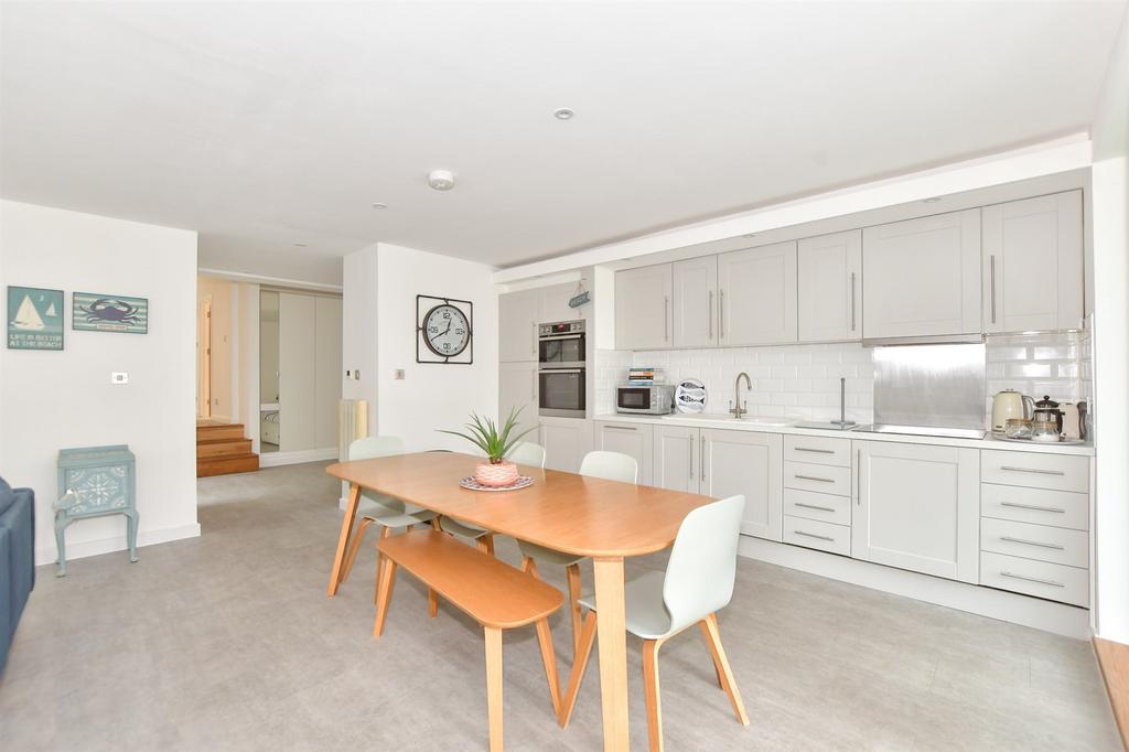 Lounge/Kitchen