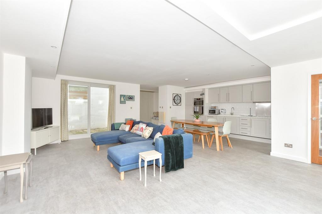Lounge/Kitchen