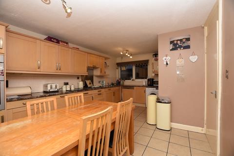 3 bedroom end of terrace house to rent, HAYWARDS CROFT, GREENLEYS