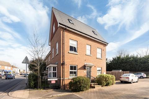 4 bedroom end of terrace house for sale, Broadway, Woking GU21