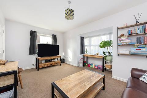 4 bedroom end of terrace house for sale, Broadway, Woking GU21