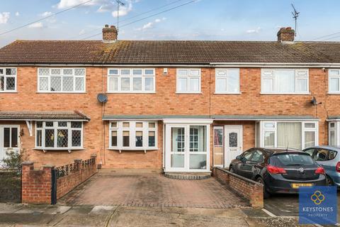 3 bedroom terraced house for sale, Peartree Gardens, Romford, RM7