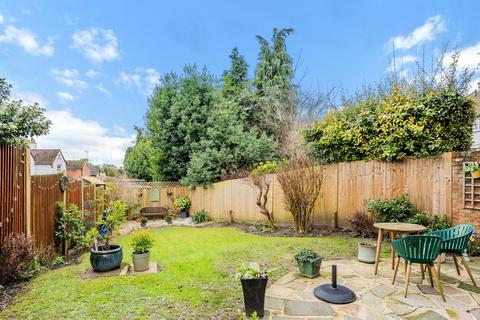 4 bedroom end of terrace house for sale, Pendleton Close, Redhill RH1