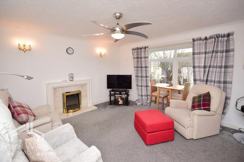 1 bedroom apartment for sale, Flat 26, St Andrews Court, St Andrews Road North, Lytham St. Annes, Lancashire