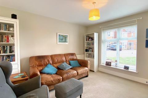8 Tailor Close, Scholes, Cleckheaton, BD19 6AT