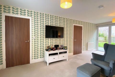 8 Tailor Close, Scholes, Cleckheaton, BD19 6AT